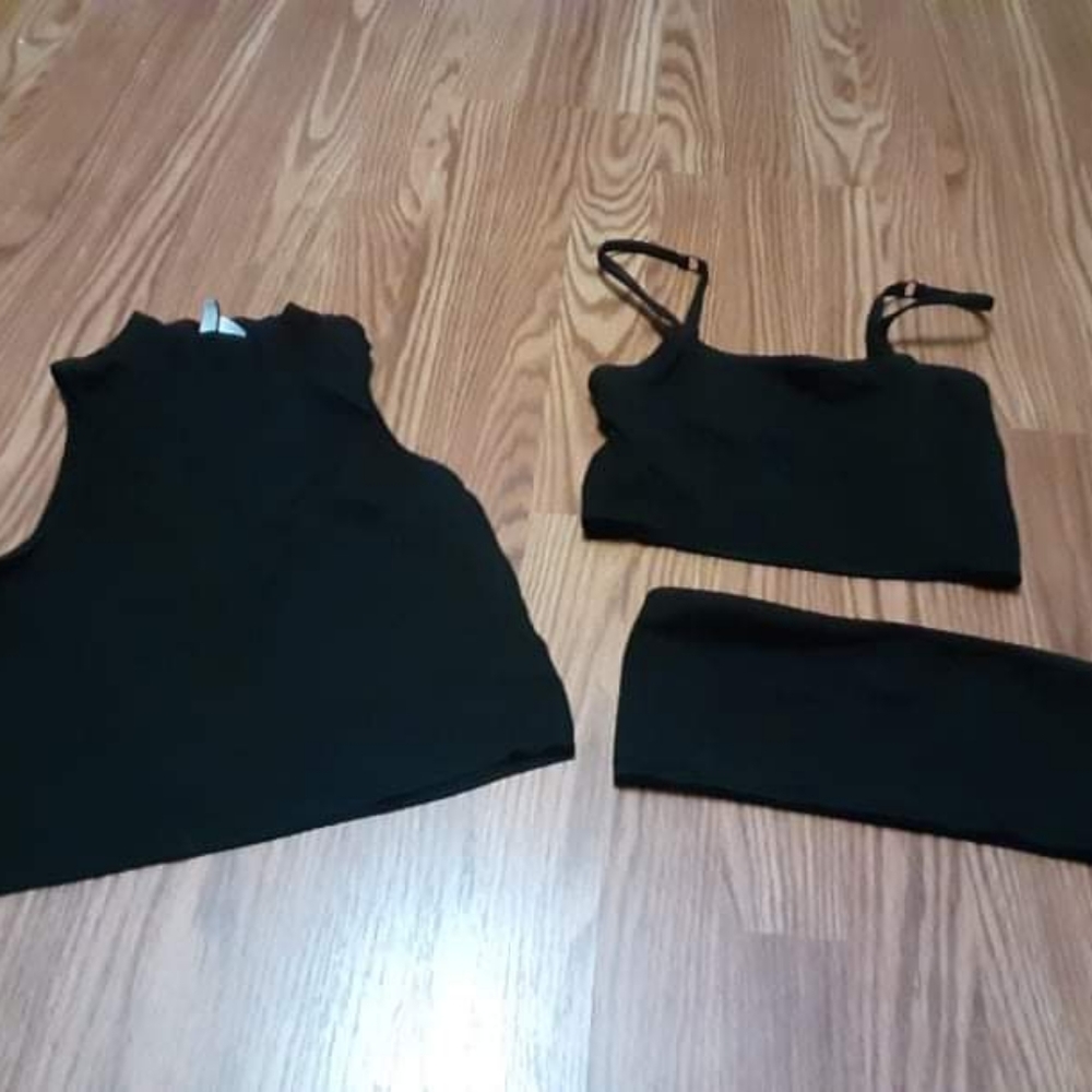 🇺🇲$8or5/$20🇺🇲lot of three tops